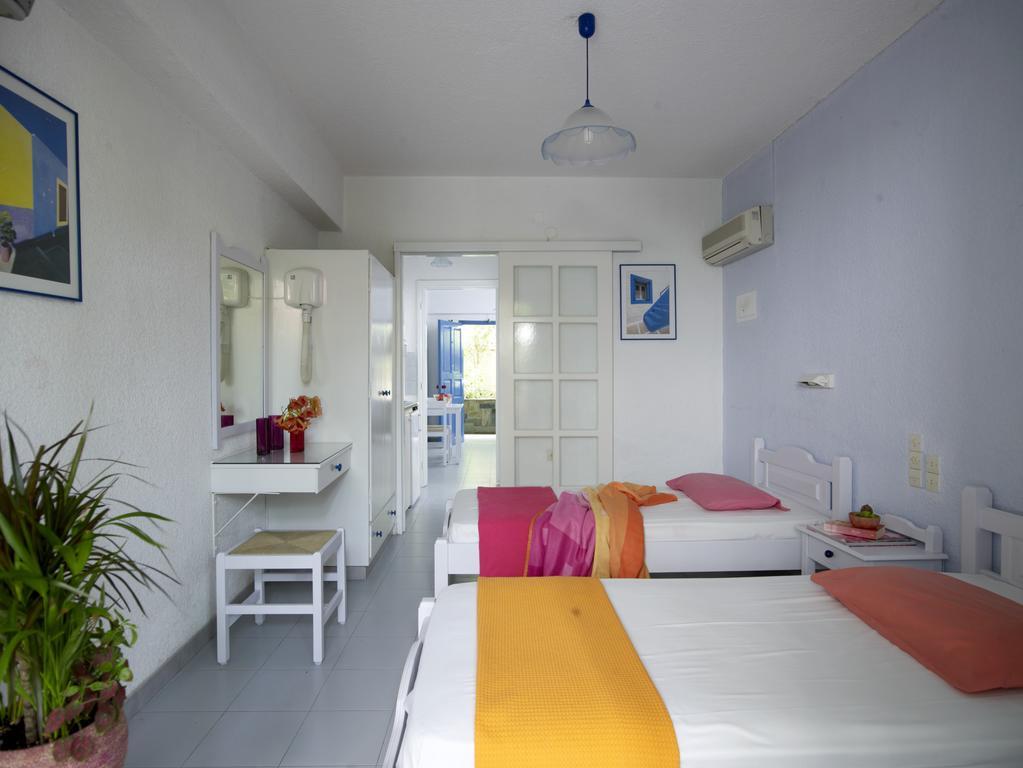 Ninetta'S Studios Poros Town Esterno foto